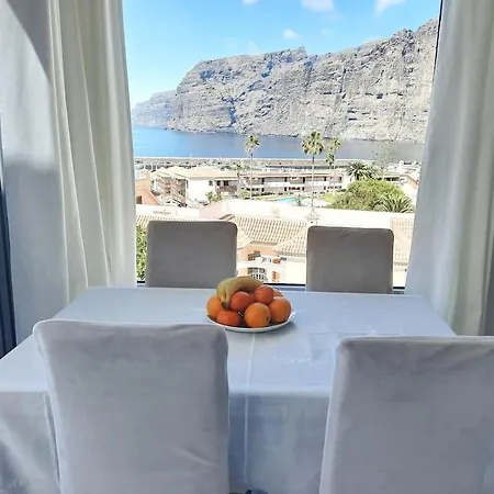 Amazing View Los Gigantes & La Gomera Acantilado de los Gigantes